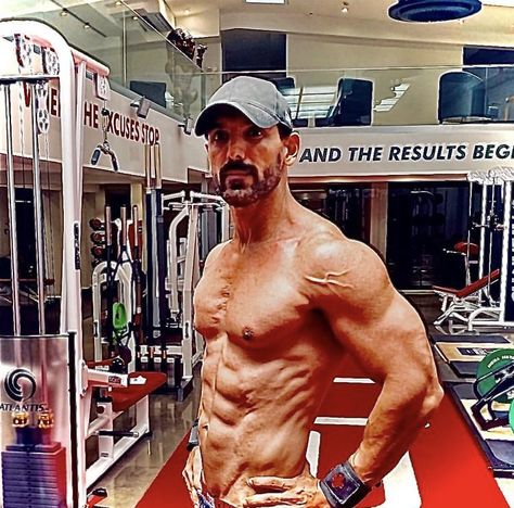 John Abraham Body Building, John Abraham Body, Building Wallpaper, Indian Bollywood Actors, John Abraham, Hilarious Photos, Stop Staring, Bollywood Actors, Body Building