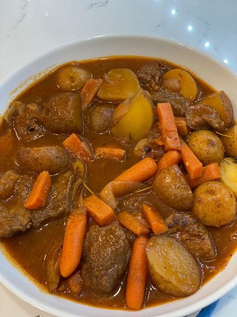 HOMEMADE BEEF STEW ❤️ Easy Dish 👌... - Quick & Easy Recipes Beef Stew Recipe Healthy, Basic Beef Stew, Beef And Ale Stew, Carrots Cooked, Beef Stew Healthy, Homemade Beef Stew Recipes, Easy Beef Stew Recipe, Classic Beef Stew, Easy Beef Stew