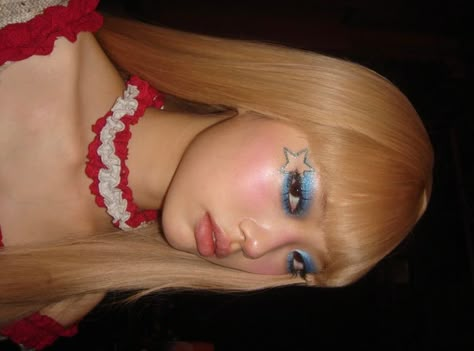 Valentine’s Day Looks Makeup, Rave Girl Makeup, 3d Eyeliner, Kawaii Makeup Aesthetic, Aesthetic Eyeliner, Cool Makeup, Bold Eyeshadow, Mekap Mata, 20 Makeup