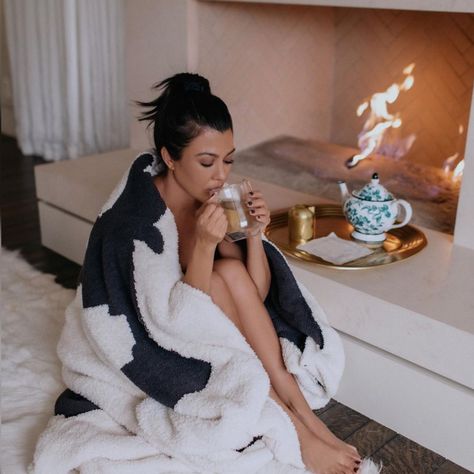 Kardashian Jenner, Kourtney Kardashian, Kate Moss, Improve Skin, Morning Routine, Cute Fashion, Of Course, Kim Kardashian, The One