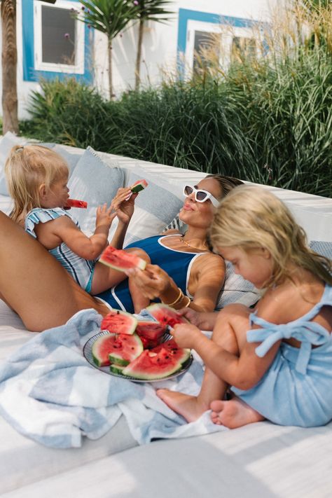 Picnic Season - Julia Berolzheimer Kobe Photos, Kids In Pool, Preppy Family, Preppy Kids Outfits, Janessa Leone Hat, Hens Party Themes, Kids Picnic, Poolside Party, Picnic Essentials