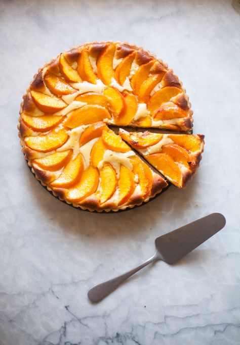 Tuscan Ricotta Tart with Peaches Peach Ricotta Cake, Peach Ricotta, Ricotta Recipes Dessert, Ricotta Chocolate, Ricotta Dessert, Ricotta Tart, Peach Scones, Caramelized Peaches, Peach Tart