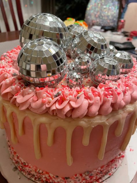 pink birthday cake disco 17th Birthday Party Ideas, Disco Cake, Disco Birthday Party, Grad Party Decorations, Bday Party Theme, Birthday Party For Teens, Birthday Brunch, Birthday Planning