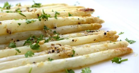 Green Asparagus Recipes, Asparagus Ideas, Friends Christmas Dinner, White Asparagus Recipes, Summer Vegan Recipes, Zucchini Corn, Asparagus Recipes Roasted, Healthy Food Alternatives, White Asparagus