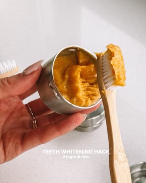 Natural Tooth Whitener, Natural Ways To Whiten Teeth, Tumeric Teeth Whitener, Natural Ways To Whiten Teeth At Home, Turmeric Teeth Whitening, Face Remedies, Natural Teeth Whitener, Natural Teeth Whitening Diy, Teeth Whiting At Home