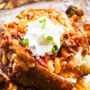 Baked Potato Chili, Chili Baked Potato, Pip And Ebby, The Best Chili, Leftover Chili, Chili Mac And Cheese, Best Chili, Best Chili Recipe, Chili Mac