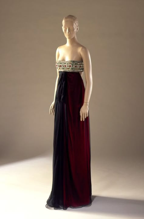 James Galanos, 1970 Fashion, History Fashion, Designer Evening Dresses, Vintage Couture, Women's Evening Dresses, Beaded Gown, 1970s Fashion, Los Angeles County