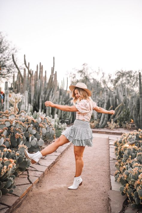 Scottsdale Az Outfits, Arizona Style Outfits, Arizona Aesthetic Outfits, Scottsdale Arizona Outfits, Arizona Travel Outfits, Arizona Pics, Arizona Photoshoot, Asu Graduation, Scottsdale Hotels