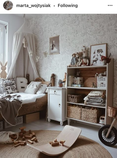 Vintage Girls Rooms, Vintage Kids Room, Baby Room Inspiration, Kids Room Inspiration, Kids Interior Room, Girl’s Room, Girl Bedroom Designs, Toddler Bedrooms, Kids Interior