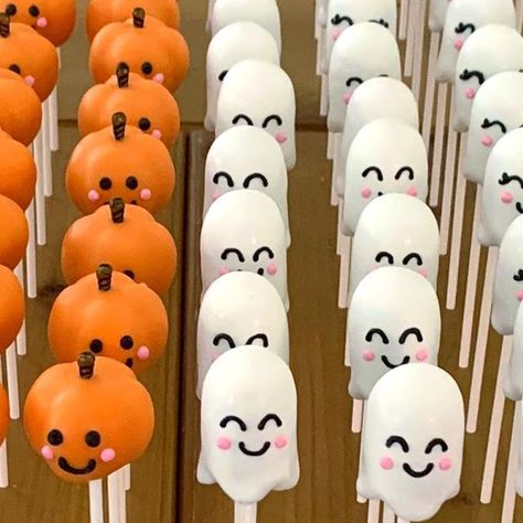 Ghost Cheesecake, Halloween Themed Cake Pops, Recipes To Sell, Cake Pops Designs Halloween, Pastel Halloween Cake Pops, Ghost Cake Pops Halloween, Ghost Cake Pops, Cake Pops Halloween Cakepops, Halloween Core