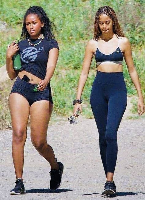 Sasha And Malia Obama, Sasha Obama Style, Obama Sisters, Obama Daughter, Malia And Sasha, Sasha Obama, Malia Obama, Michelle And Barack Obama, 23 Years Old