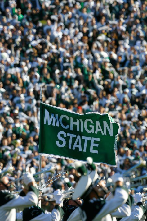 Michigan State University Wallpaper, Msu Spartans Aesthetic, Michigan State Aesthetic, Michigan State Wallpaper, Michigan State University Aesthetic, Michigan State University Campus, Spartan Strong, Manifest Goals, East Lansing Michigan