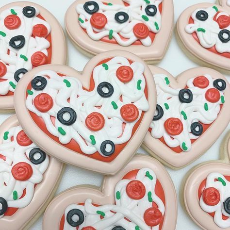 Pizza Sugar Cookies, Pizza Cookies Decorated, Pizza Cookie, Pizza Cookies, Valentines Bakery, Sugar Cookie Pizza, Valentine Pizza, Toy Story Cookies, Pizza Sugar Cookie