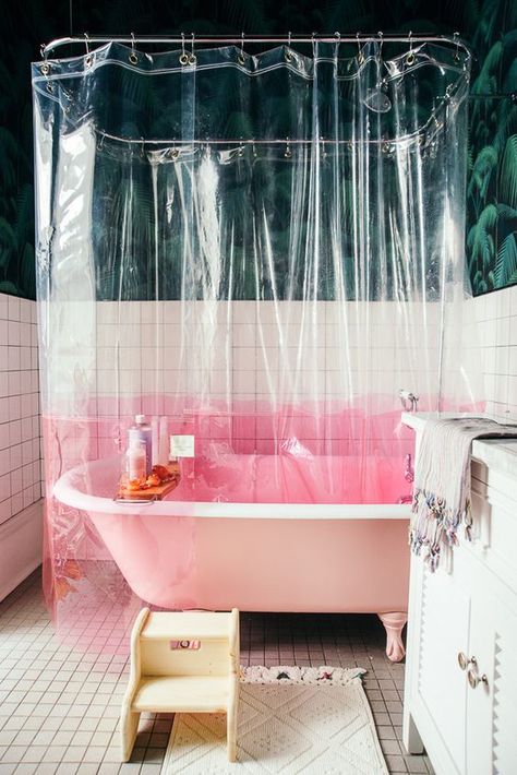 a transparent shower curtain with a pink color block element is a simple and catchy idea to try Pink Clawfoot Tub, Pink Shower Curtains, Plastic Shower Curtain, Casa Vintage, Design Blogs, Trendy Living Rooms, Living Room Diy, Apartment Living Room, Cheap Home Decor