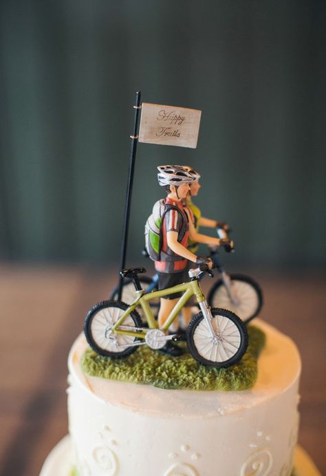 Green Blue Wedding, Bicycle Birthday Parties, Bicycle Wedding Cake, Bicycle Themed Wedding, Bicycle Birthday, Gandy Dancer, Bike Cakes, Wedding Toppers, Bike Wedding