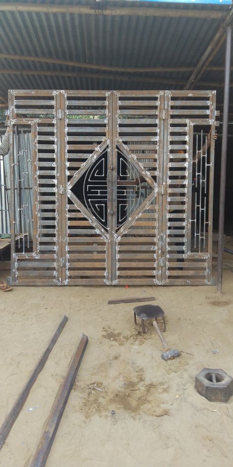 Metal Main Door, Main Door Design Photos, Welding Design, Window Grill Design Modern, Gate Wall Design, Conservatory Roof, Grill Gate Design, Door Design Photos, House Main Gates Design