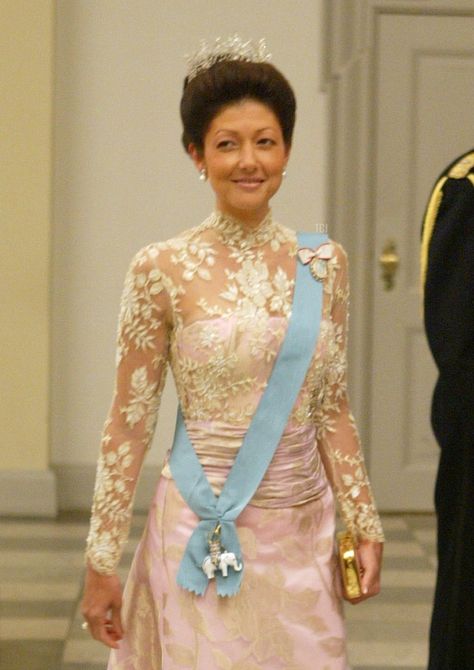 Countess Alexandra's Heirloom Royal Wedding Tiara and Jewels Alexandra Manley, Gold Evening Gown, Christiansborg Palace, Princess Alexandra Of Denmark, Alexandra Of Denmark, Danish Royalty, Queen Margrethe Ii, Royal Tiaras, Early 2000s Fashion