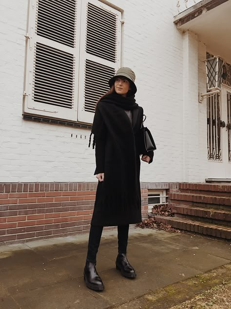 Bucket Hat — MODEDAMOUR Bucket Hat Outfit Fall, Winter Bucket Hat Outfit, Bucket Hat Winter Outfit, Bucket Hat Outfit Winter, Prague Outfits, Hat Outfit Winter, Bucket Hat Outfits, Winter Hat Outfit, Black Leather Hat