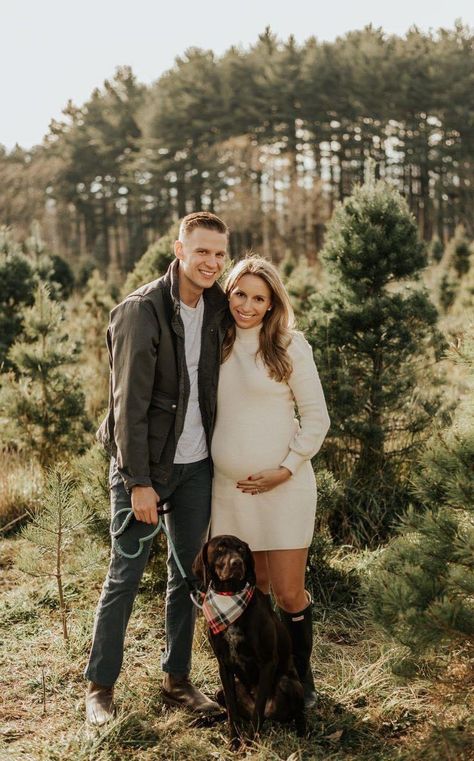 Christmas Tree Farm Maternity Pictures, Maternity 2023, Maternity Christmas Pictures, Winter Pregnancy Photoshoot, Christmas Pregnancy Photos, Winter Maternity Pictures, Winter Maternity Shoot, Tree Farm Photo Shoot, Christmas Tree Farm Photo Shoot