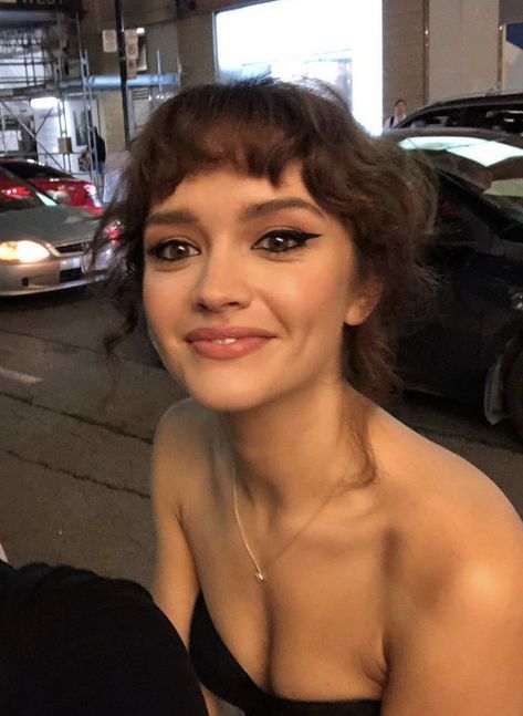 Olivia Cooke, Prettiest Girl, Green Queen, Missing Her, Attractive People, Woman Crush, So Pretty, Celebrity Crush, Pretty Woman