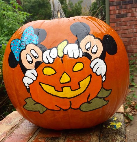 Cute Disney Pumpkin Painting Ideas, Mickey Mouse Painted Pumpkin, Pumpkin Painting Ideas Disney Characters, Minnie Pumpkin Painting, Mickey Pumpkin Painting, Mickey Mouse Pumpkin Painting, Painted Pumpkins Disney, Pumpkin Painting Disney, Disney Painted Pumpkins