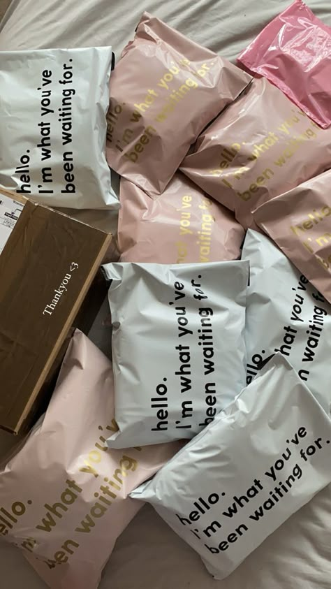 Aesthetic Packaging For Clothes, Online Shop Packaging Ideas Clothes, Clothing Packaging Aesthetic, Clothing Resale Business, Aesthetic Order Packing Ideas, Clothing Line Packaging Ideas, Clothing Brand Aesthetic Packaging, Online Shop Packaging Ideas, Online Store Aesthetic