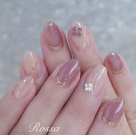 Cute Elegant Nail Ideas, Gold And Lilac Nails, Simple Pretty Nail Designs, Pretty Nail Art Designs Classy, Nail Art Wedding Elegant, Japanese Nails Designs, Korea Nails Design, Elegant Pink Nails, Japanese Nail Art Designs