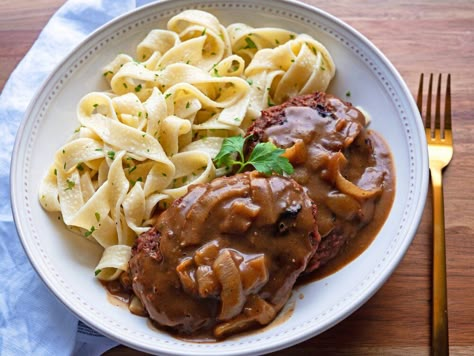 Vegan Salisbury Steak, Beyond Beef Recipes, Hamburger Steak Recipes, Steak Strips, Salisbury Steak Recipe, Beef Tip Recipes, Vegan Meat Substitutes, Strip Steak Recipe, Vegan Ground Beef