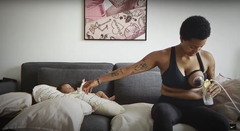 MamasLatinas.com : Vemos a una atleta sacándose la leche. : El poderoso comercial de Nike que muestra mujeres atletas embarazadas y amamantando -- Las que decidimos amamantar sabemos lo difícil que a veces puede ser si deseamos hacer otras cosas. Las atletas no lo tienen fácil y nos conmueve inmensamente ver a esta madre sacándose la leche. Una acción que muchas hemos hecho para asegurar la producción de leche materna para nuestros bebés. Serena Williams, Olympia, Google Search, Nike, Twitter