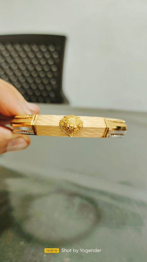 8 Grams Gold Chain, Gents Kada Design In Gold, Gents Bracelet Gold, Gents Ring Design, Baby Pictures Poses, Kada Design, Gents Kada, Gents Bracelet, Best Couple Pictures