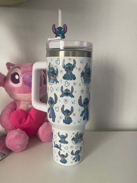 Cute Cup Designs Ideas, Stitch Stanley Cup, Disney Stanley Cup, Stitch Stanley, Etsy.com Etsy, Stitch Gift Ideas, Stitch Tumbler Cup, Stitch Presents, Stitch Epoxy Tumbler