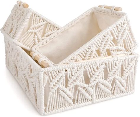 Macrame Storage Baskets, Macrame Storage, Macrame Projects Ideas, Boho Sisustus, White Blankets, Toilet Shelves, Chic Room, Blankets And Pillows, Úložný Box