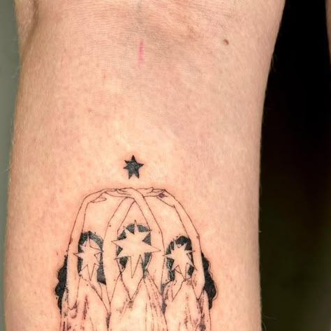 gloria ˗ˏˋ ★ ˎˊ˗ on Instagram: "dancing stars⭐️" Dancing Stars Tattoo, Women Dancing Tattoo, Dancing Women Tattoo, Dance Related Tattoos, Little Women Tattoo, Indie Images, Star Face Tattoo, 3 Sister Tattoos, Figure Tattoo