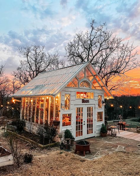 Greenhouse Paint Colors, Greenhouse Business Ideas, Decorated Greenhouse, Writing Workspace, Shed Greenhouse Combo, Greenhouse Exterior, Farmhouse Greenhouse, Dreamy Greenhouse, Custom Greenhouse