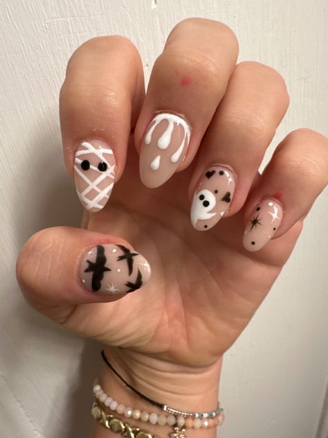 Mummy Nail Art, Mummy Nails, Cute Bats, Bat Nails, Mummy Halloween, Spooky Nails, Ankle Tattoos, Spooky Cute, Halloween Monster