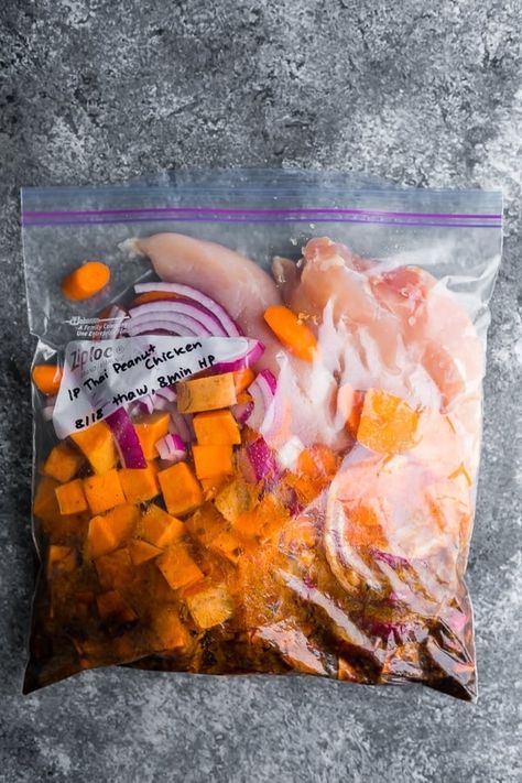 ingredients for asian peanut chicken in a bag for freezer crock pot meal Freeze Dinners, Freezer Bag Meals, Pregnancy Freezer Meals, Freezer Prep, Chicken Freezer Meals, Freezer Dinners, Slow Cooker Freezer Meals, Freezer Friendly Meals, Freezable Meals