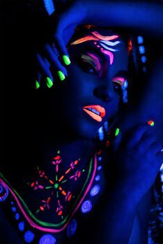 Fluor Woman by Maria Pia de Oliveira Uv Photography, Uv Makeup, Neon Photoshoot, Neon Photography, Art Spatial, Neon Nail Polish, Neon Makeup, Neon Painting, Animal Illustrations