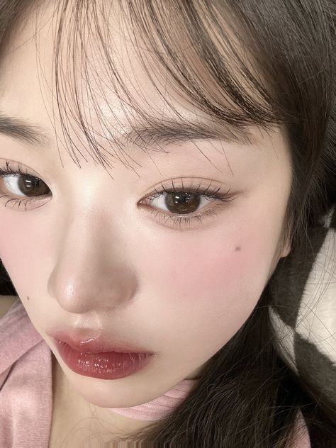 Soft Makeup Looks, Doll Eye Makeup, Fotografi Vintage, Ethereal Makeup, Makeup Tut, Soft Makeup, Mind Body And Soul, Makeup Looks Tutorial, Asian Makeup