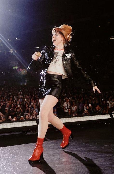 Hayley Williams Stage Outfits, Paramore Concert Outfit, Hayley Williams Outfits, Pop Punk Outfits, 2000’s Outfit, Paramore Concert, Gamine Outfits, Paramore Hayley, Final Girl