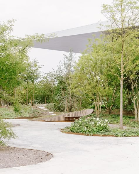 Covered Walkway, Water Lily Pond, Classic Garden, Most Beautiful Gardens, Urban Nature, Lily Pond, Green Lawn, Herbaceous Perennials, Romantic Garden