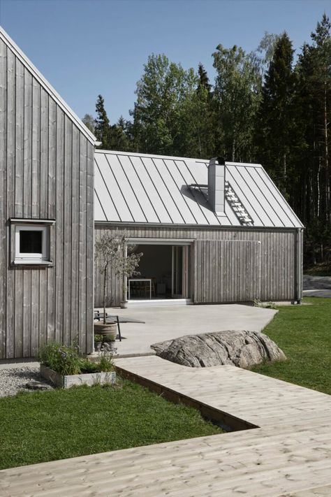 Scandinavian Architecture, Barn Renovation, Modern Barn House, Shed Homes, Barn Style House, Modern Barn, Farmhouse Exterior, Barn Style, Wooden Furniture