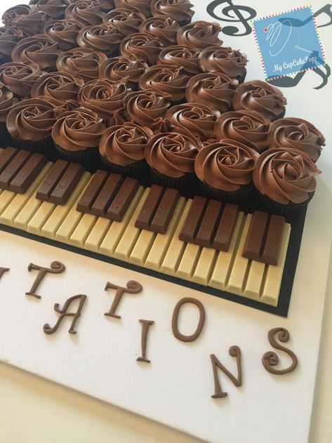 Classical Music Themed Party, Piano Birthday Party Ideas, Piano Birthday, Music Cupcakes, Bolo Musical, Cakes Creative, Piano Cake, Music Themed Cakes, Piano Cakes