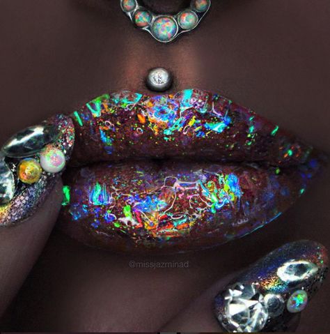 Maquillaje Kylie Jenner, Holographic Lips, Lip Art Makeup, Orange Lips, Nice Lips, Lipstick Art, Popsugar Beauty, Crazy Makeup, Lip Designs