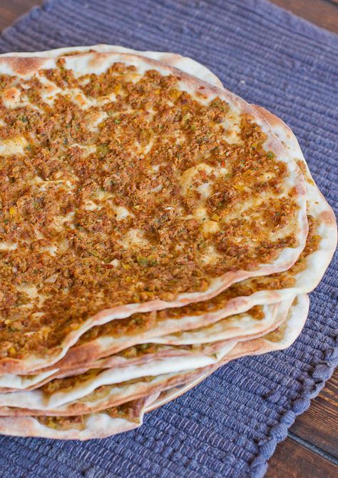 Kofta Seasoning, Pizza Flatbread, Lavash Bread, Turkish Pizza, Lebanese Desserts, Delicious Pizza Recipes, Meat Pizza, Pizza Roll, Jo Cooks