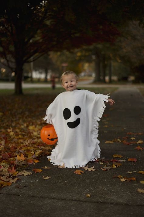 Costume Halloween Bambini, Toddler Ghost Costume Boy, Halloween Boy Costumes, Boy Ghost Costume, Halloween Costume Kids Boys, Ghost Costume Kids, Easy Kids Costumes, Halloween Ideias, Boys Halloween Costumes Diy