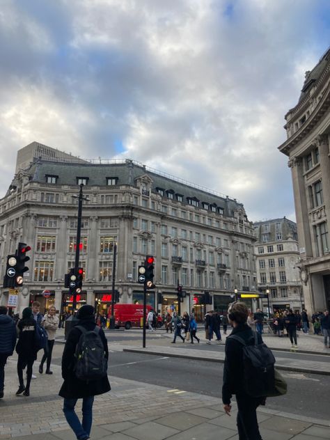 Oxford Circus London, Bloxburg Inspiration, Oxford Street London, Street Pics, London Vibes, Oxford Circus, London Boy, Miscellaneous Items, Oxford Street