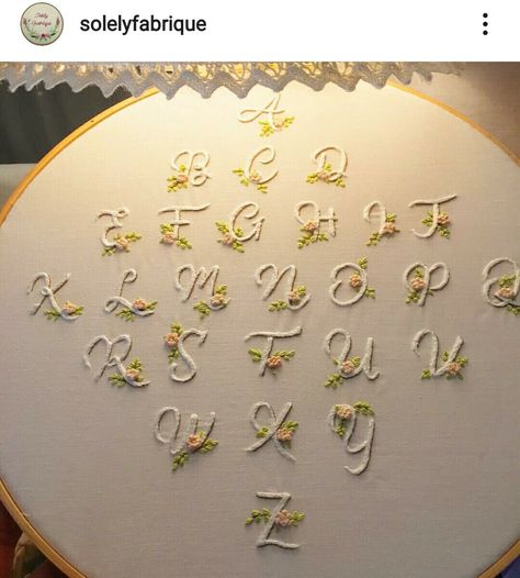 Embroidered Alphabet Letters, Embroidery Floss Crafts, Hand Embroidery Letters, Embroidery Napkins, Simple Hand Embroidery Patterns, Diy Embroidery Designs, Embroidery Alphabet, Hand Embroidery Videos, Embroidery Letters