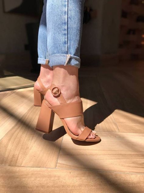 Elegant Shoes Heels, Trendy Heels, Pretty Sandals, Fashion Shoes Heels, Fashion Shoes Sandals, Shoes Heels Classy, Cute Shoes Heels, Stylish Heels, Classy Shoes