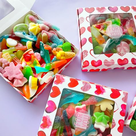 Candy Business Ideas, Candy Store Design, Homemade Lollipops, Candy Salad, Candy Business, Sweet Hampers, Salad Box, Office Candy, Candy Club