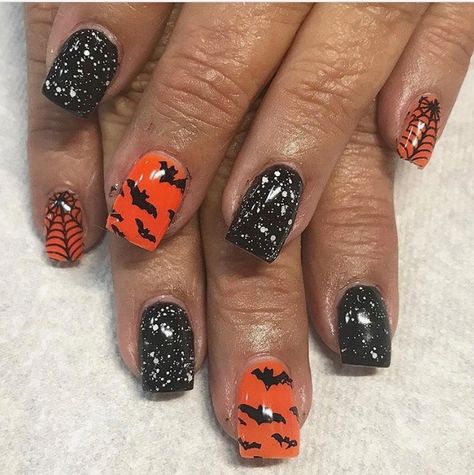 Gel Nails Halloween Design, Halloween Nails Gel Short, Halloween Nails Glitter, Gel Halloween Nails, Bat Nails Designs, Pretty Halloween Nails Short, Halloween Toenails, Kids Halloween Nails, Halloween Nails Gel